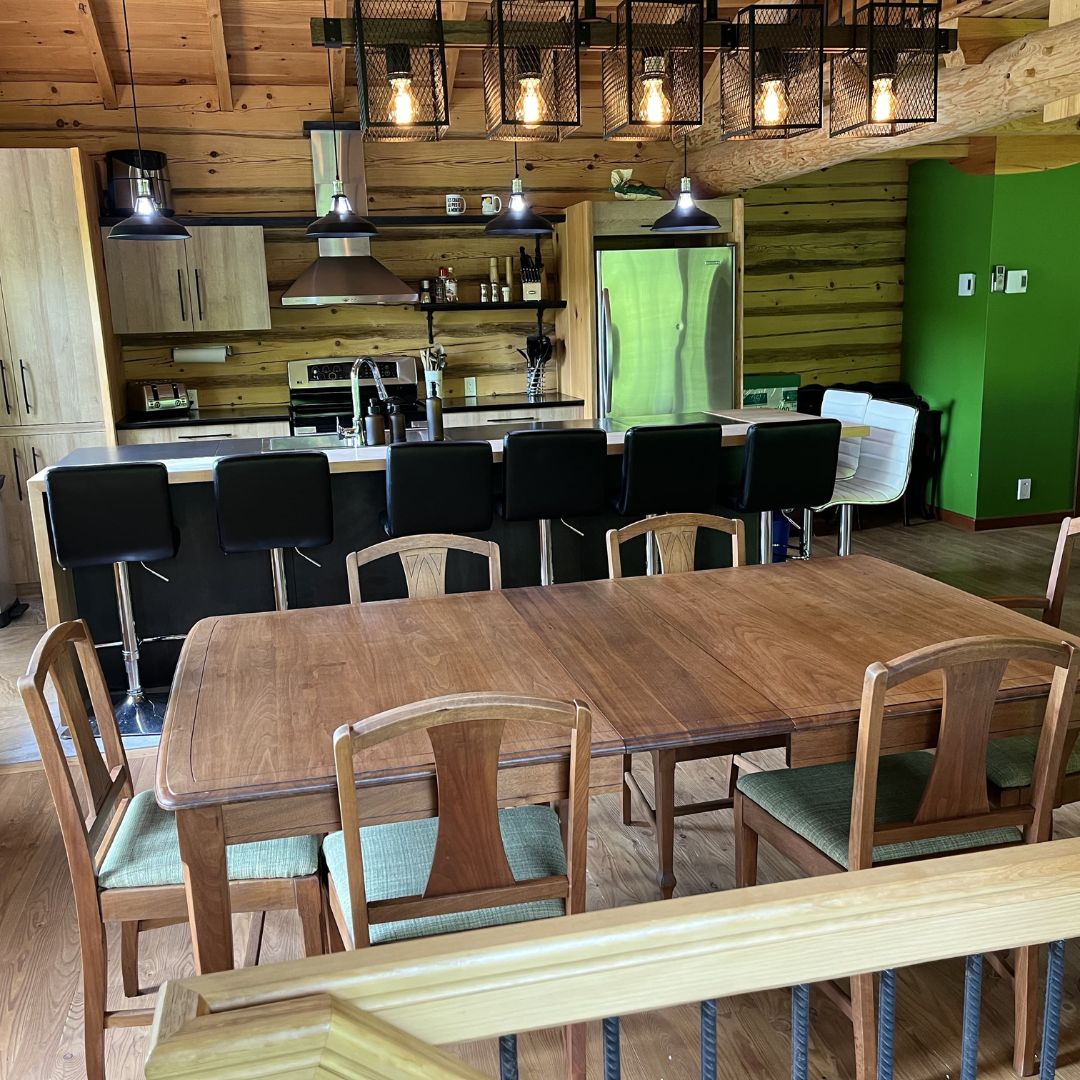 le pic bois chalet au pied de la montagne